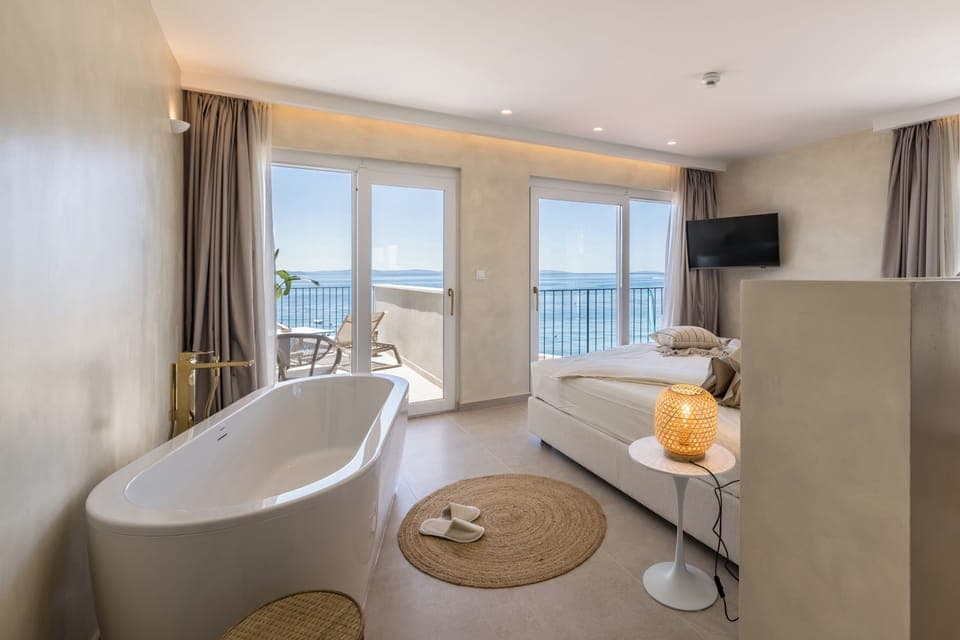 Suite, Balcony, Sea View | Minibar, in-room safe, blackout drapes, soundproofing