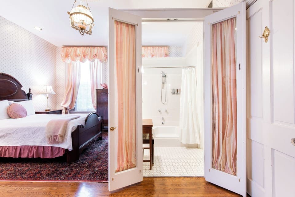 Deluxe Suite | Bathroom | Deep soaking tub, designer toiletries, bathrobes, towels