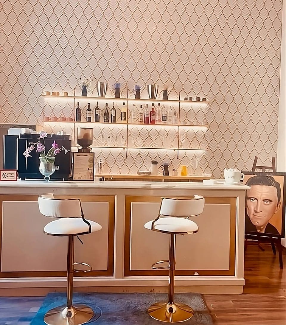 Room, 1 Bedroom, Smoking, Garden View | Bar (on property)