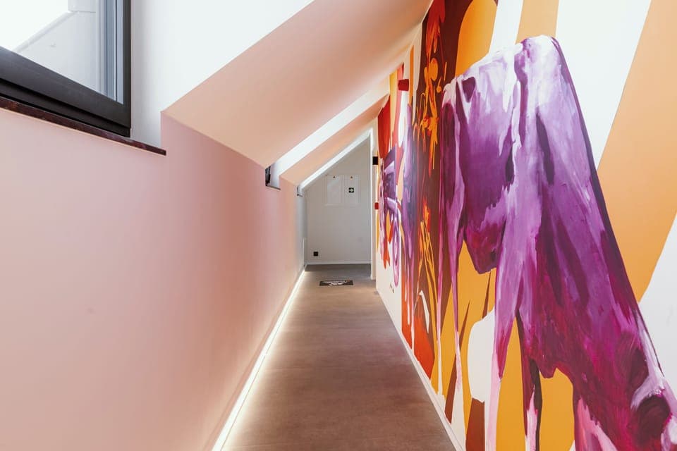 Handrails in hallways