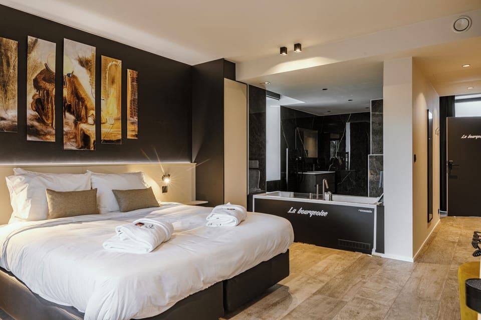 Premium Room, 1 Bedroom, Jetted Tub, Garden View | 1 bedroom, Egyptian cotton sheets, premium bedding, down comforters