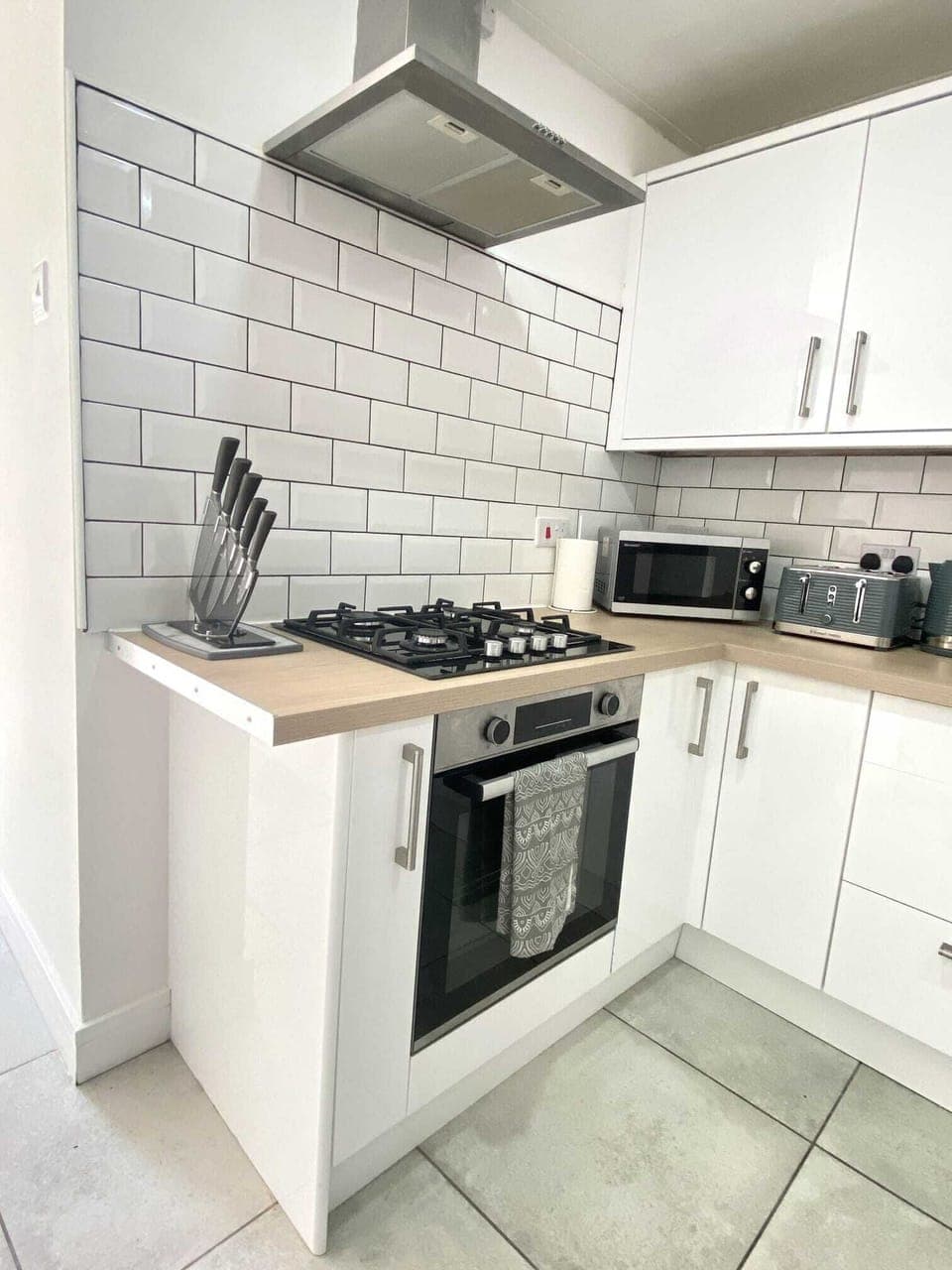 Luxury Apartment | Private kitchen | Fridge, microwave, oven, stovetop