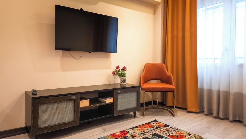 Comfort Condo | Living area | TV