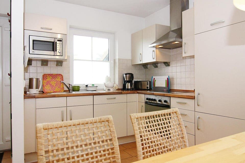 House | Private kitchen | Electric kettle, toaster, highchair