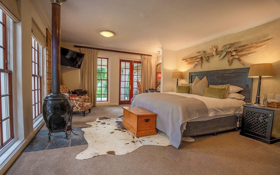 Luxury Double or Twin Room | Minibar, individually decorated, individually furnished, desk