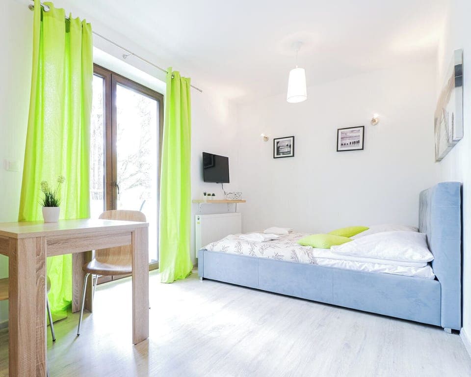 Standard Studio Suite, 1 Queen Bed | Iron/ironing board, free WiFi