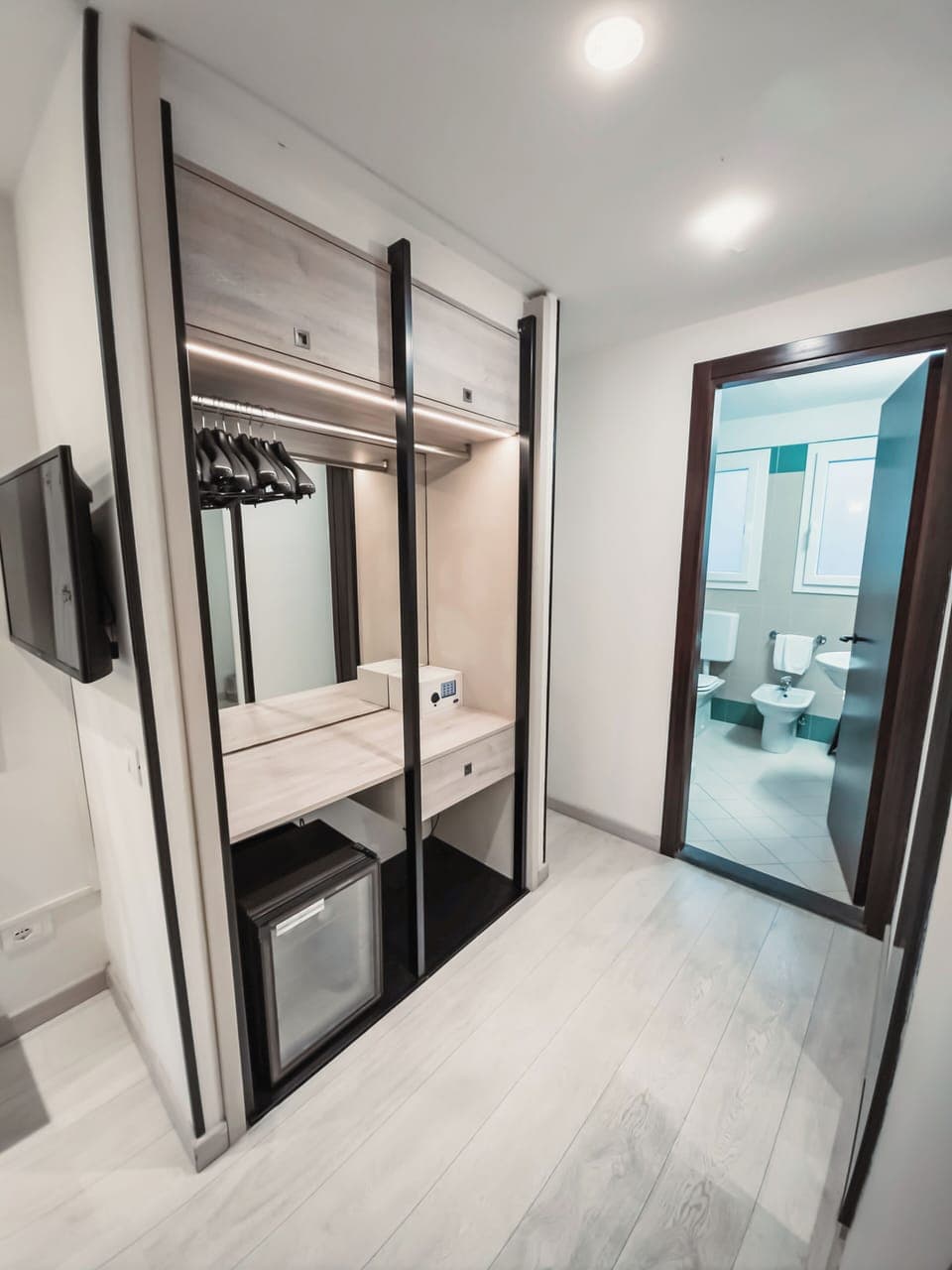 Classic Double or Twin Room | Minibar, in-room safe, desk, laptop workspace