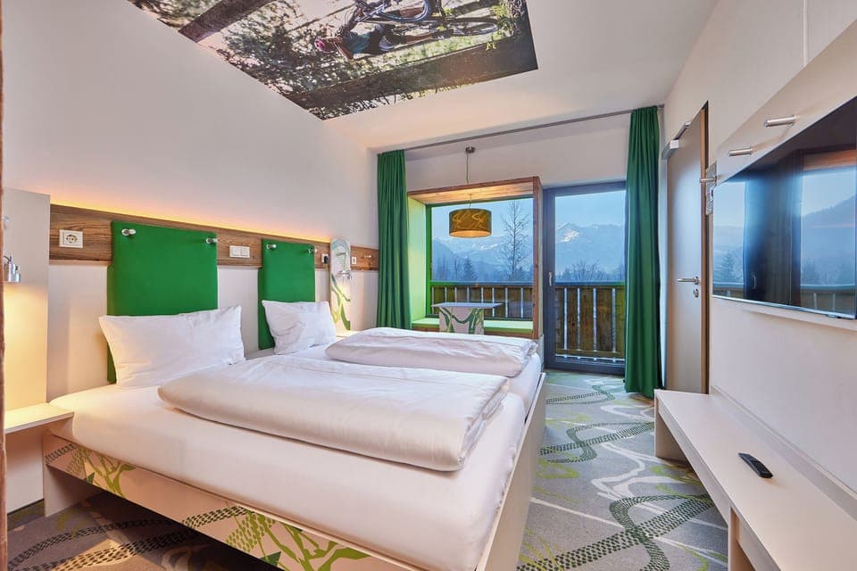 Double Room | Hypo-allergenic bedding, in-room safe, blackout drapes, free WiFi