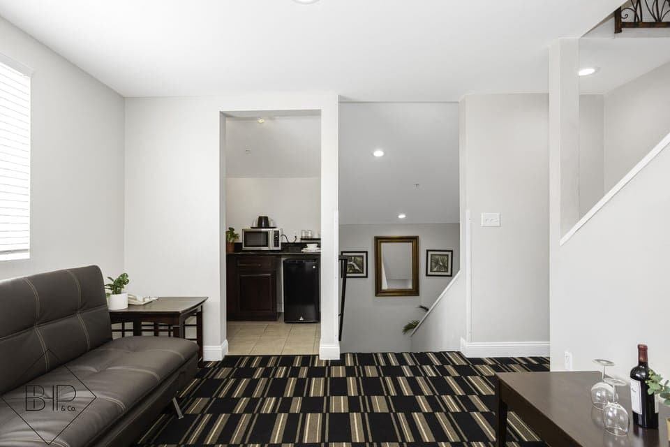 Suite, 1 King Bed with Sofa bed | Pillowtop beds, desk, blackout drapes, iron/ironing board