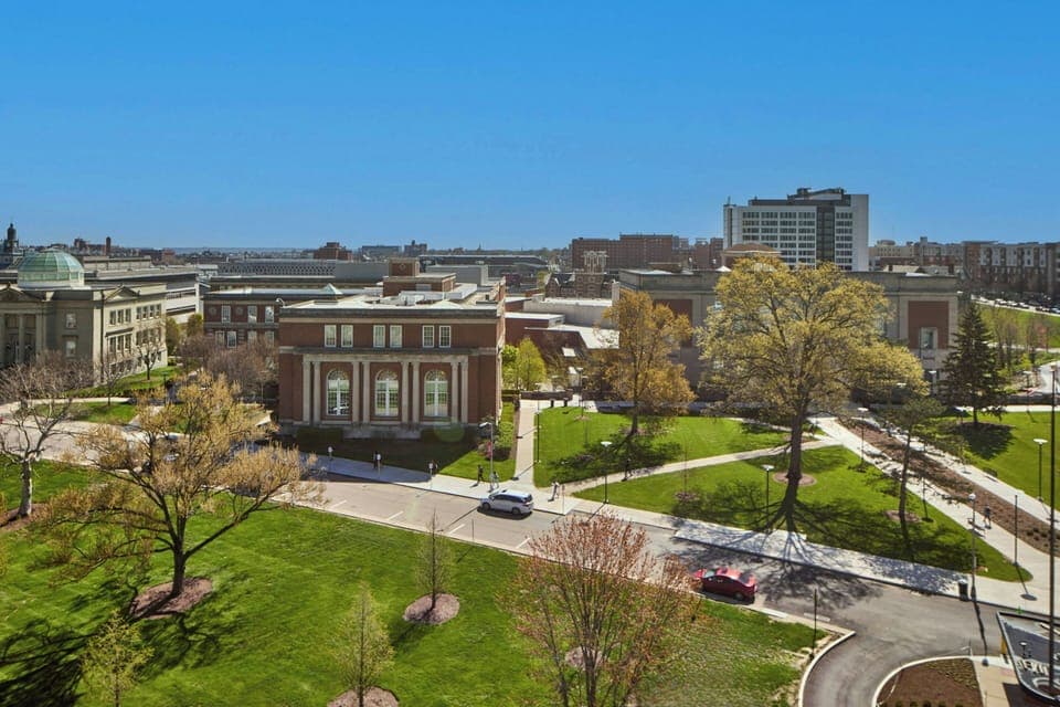 Premium bedding, in-room safe, desk, laptop workspace