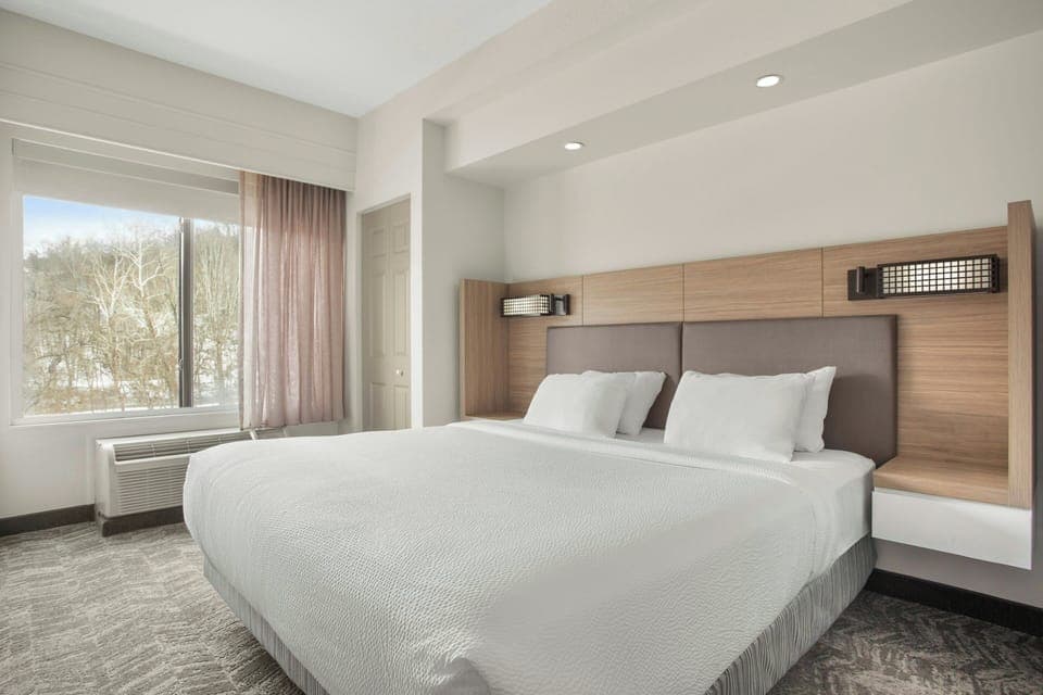 Suite, 1 King Bed with Sofa bed | Pillowtop beds, in-room safe, desk, iron/ironing board