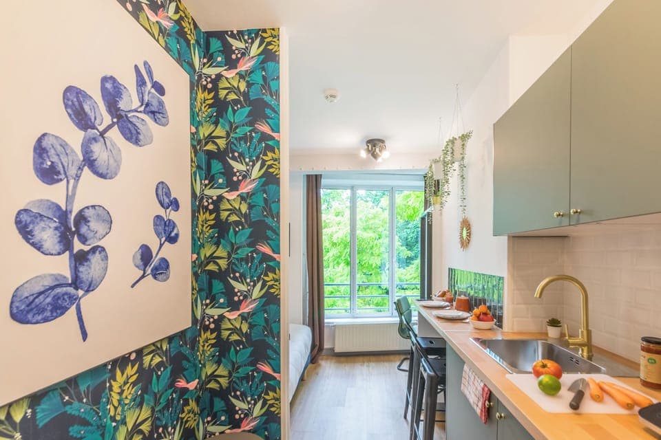 Studio | Living area | TV