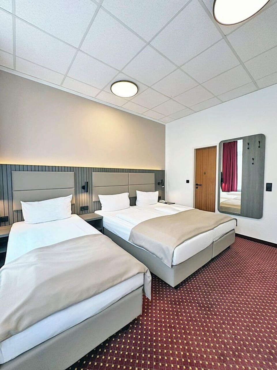 Premium bedding, in-room safe, desk, blackout drapes