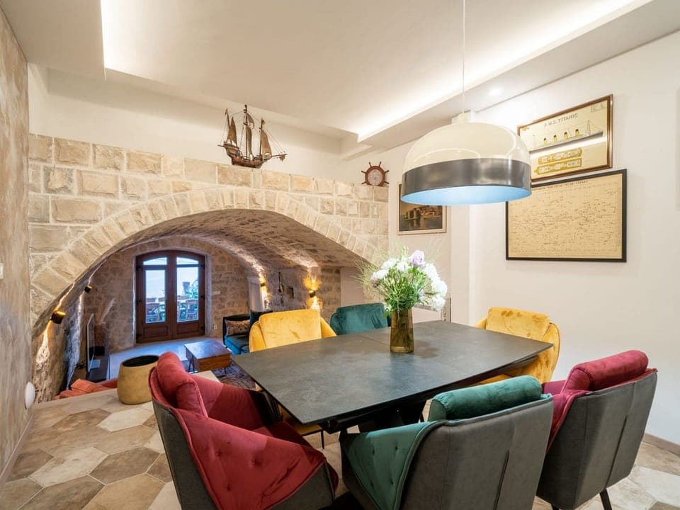 Apartment (One Bedroom Apartment with Terrace an) | Dining room