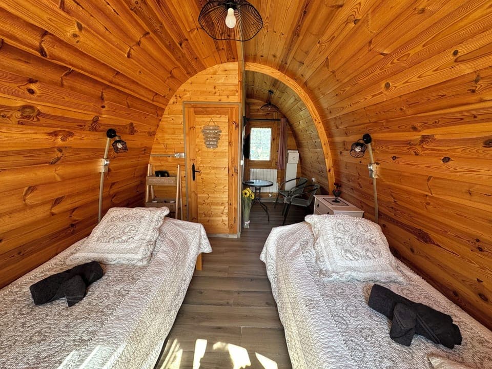 Chambre double - Logement insolite POD | Premium bedding, individually decorated, individually furnished