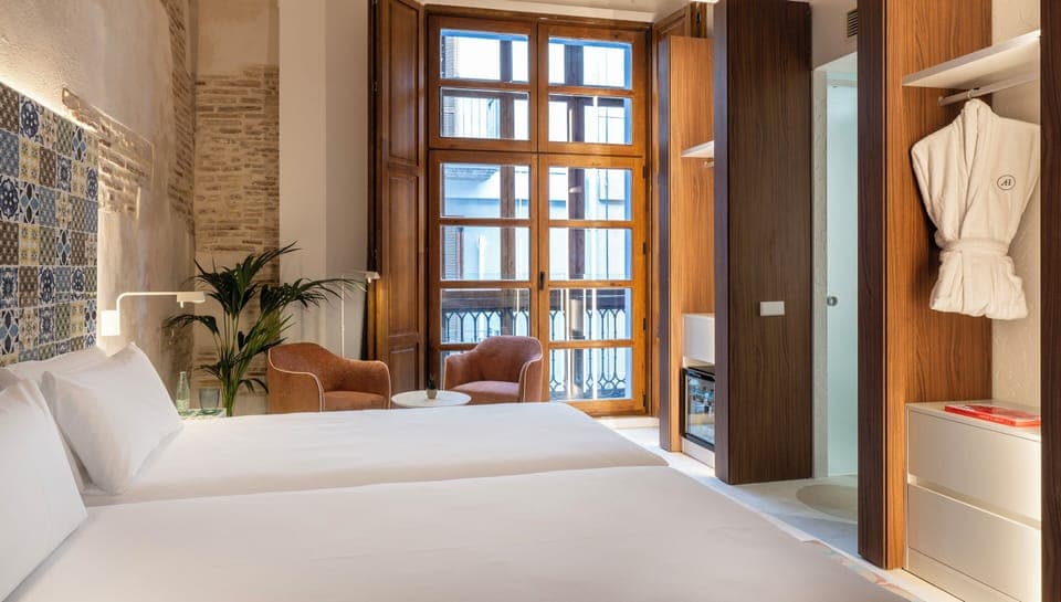 Premium Room | Minibar, in-room safe, free WiFi, bed sheets