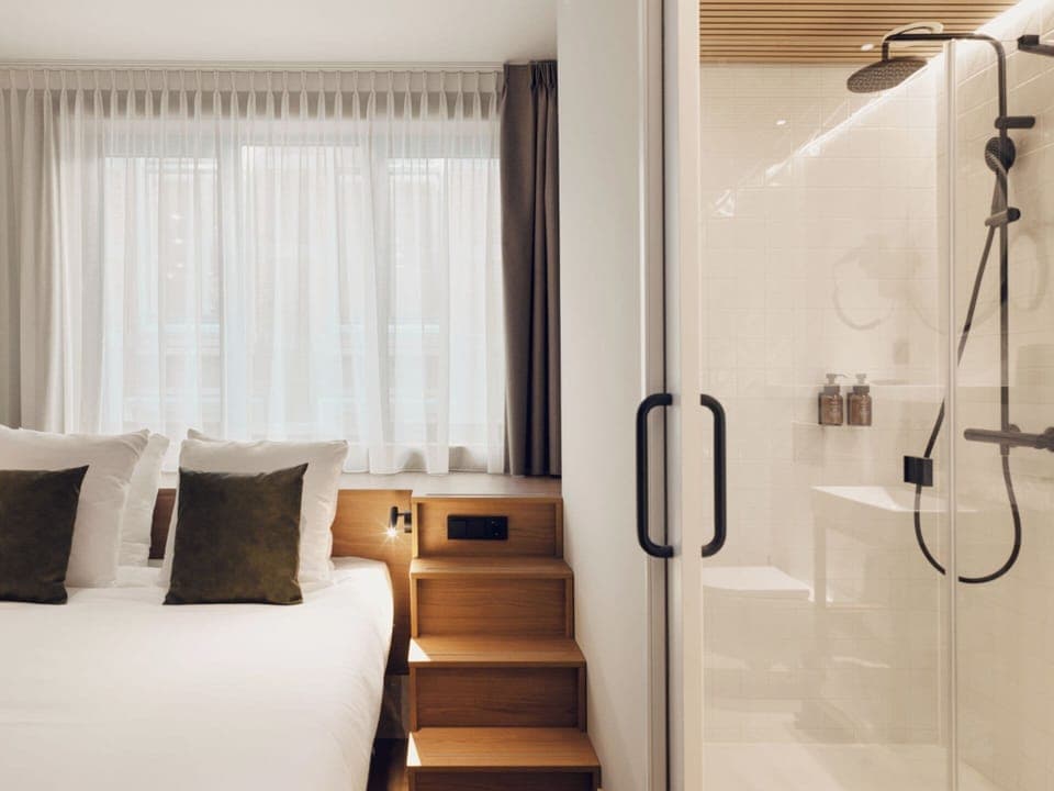 Economy Room | Premium bedding, pillowtop beds, desk, iron/ironing board