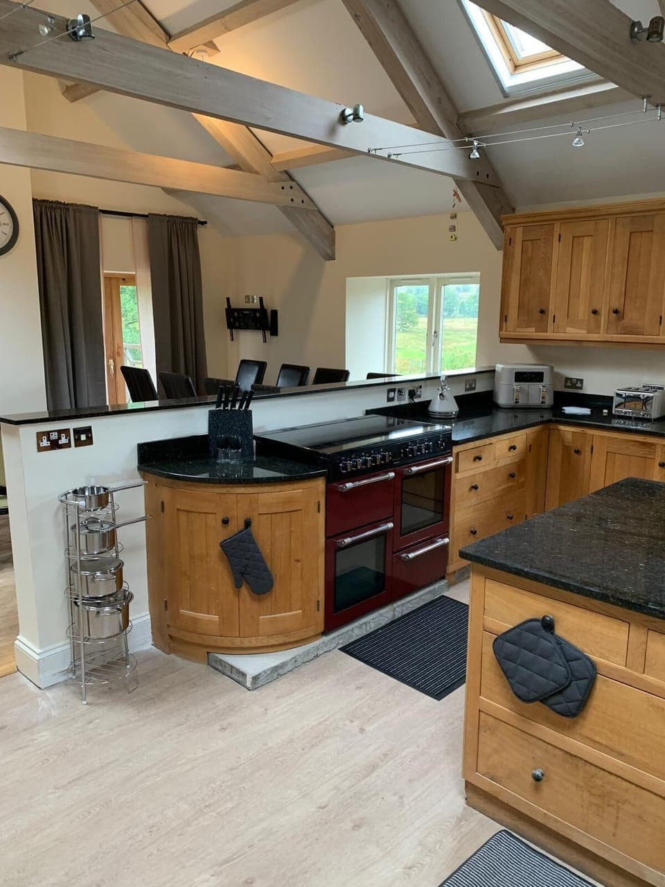 Family Cottage | Private kitchen | Microwave, oven, stovetop, dishwasher