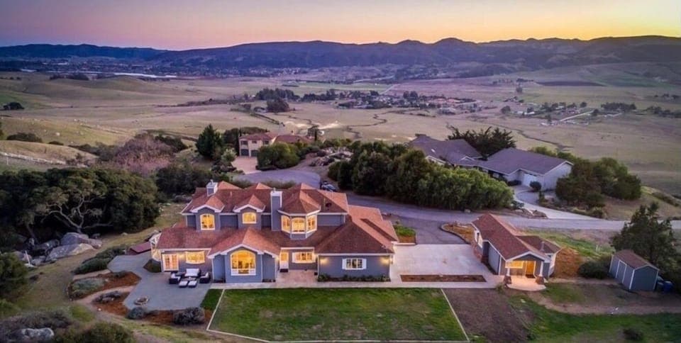 House, 6 Bedrooms | Exterior