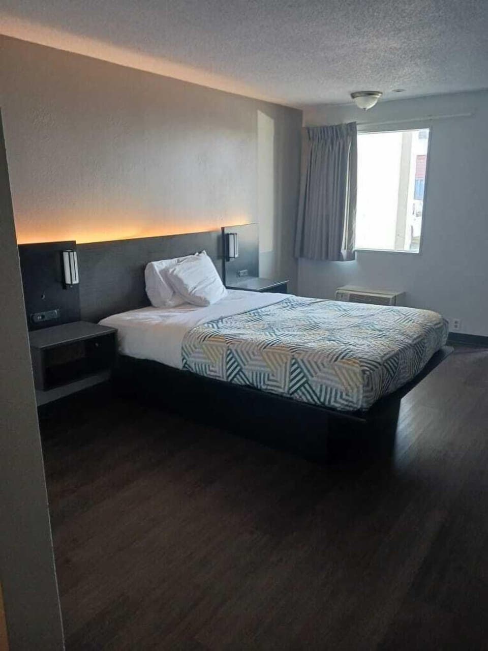 Standard Single Room, 1 Queen Bed | Laptop workspace, free WiFi, bed sheets
