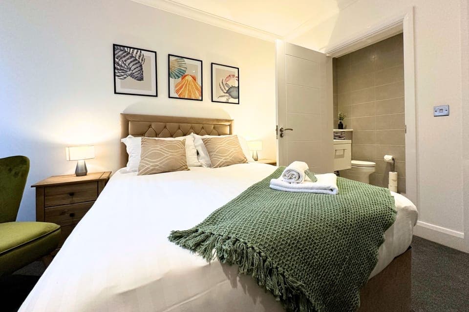 2 bedrooms, iron/ironing board