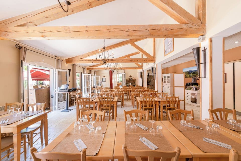 Breakfast, lunch, dinner served; French cuisine 