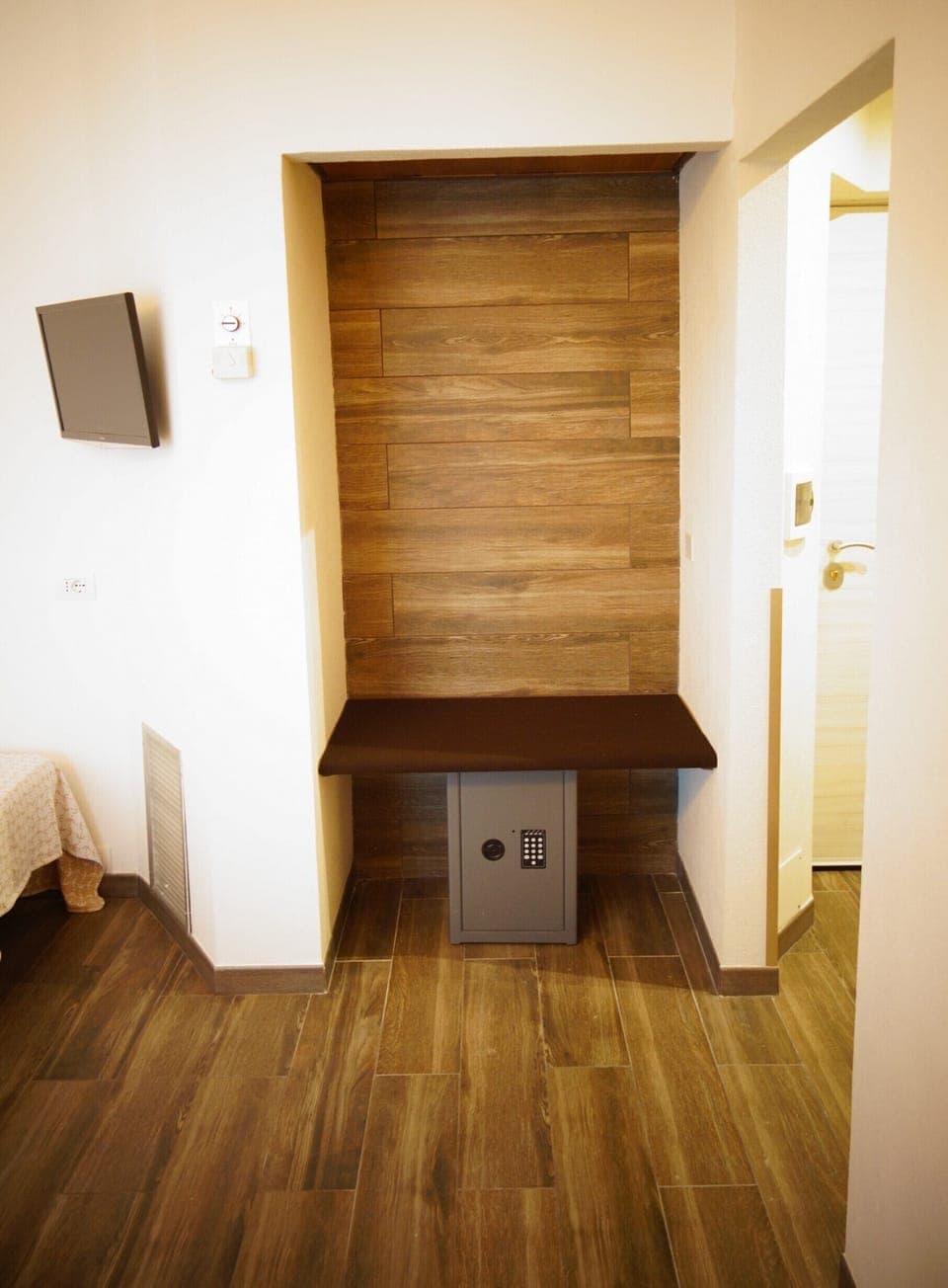 Comfort Triple Room, 1 Bedroom, Accessible | In-room safe, desk, free WiFi, bed sheets