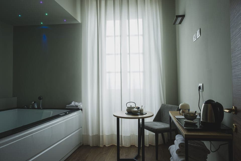 Luxury Suite | In-room safe, desk, free WiFi