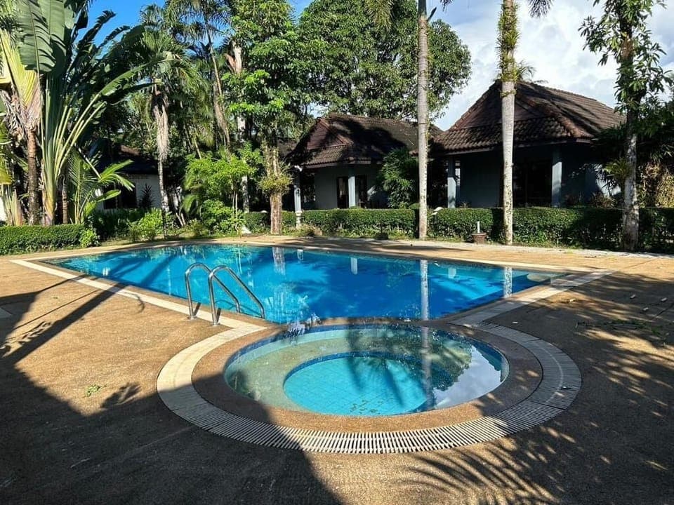 Standard Bungalow with Pool View | Free WiFi