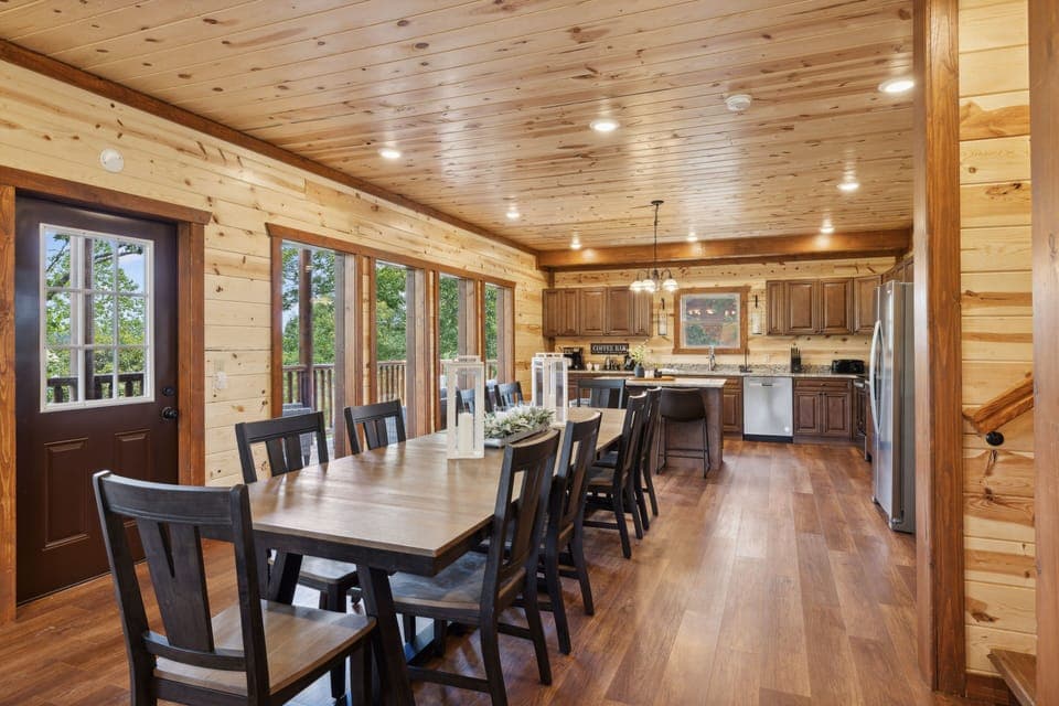 Cabin, 6 Bedrooms | Dining