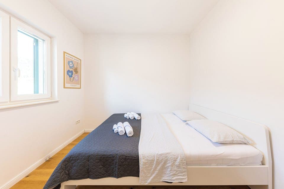 Apartment | 3 bedrooms, iron/ironing board, free WiFi, bed sheets