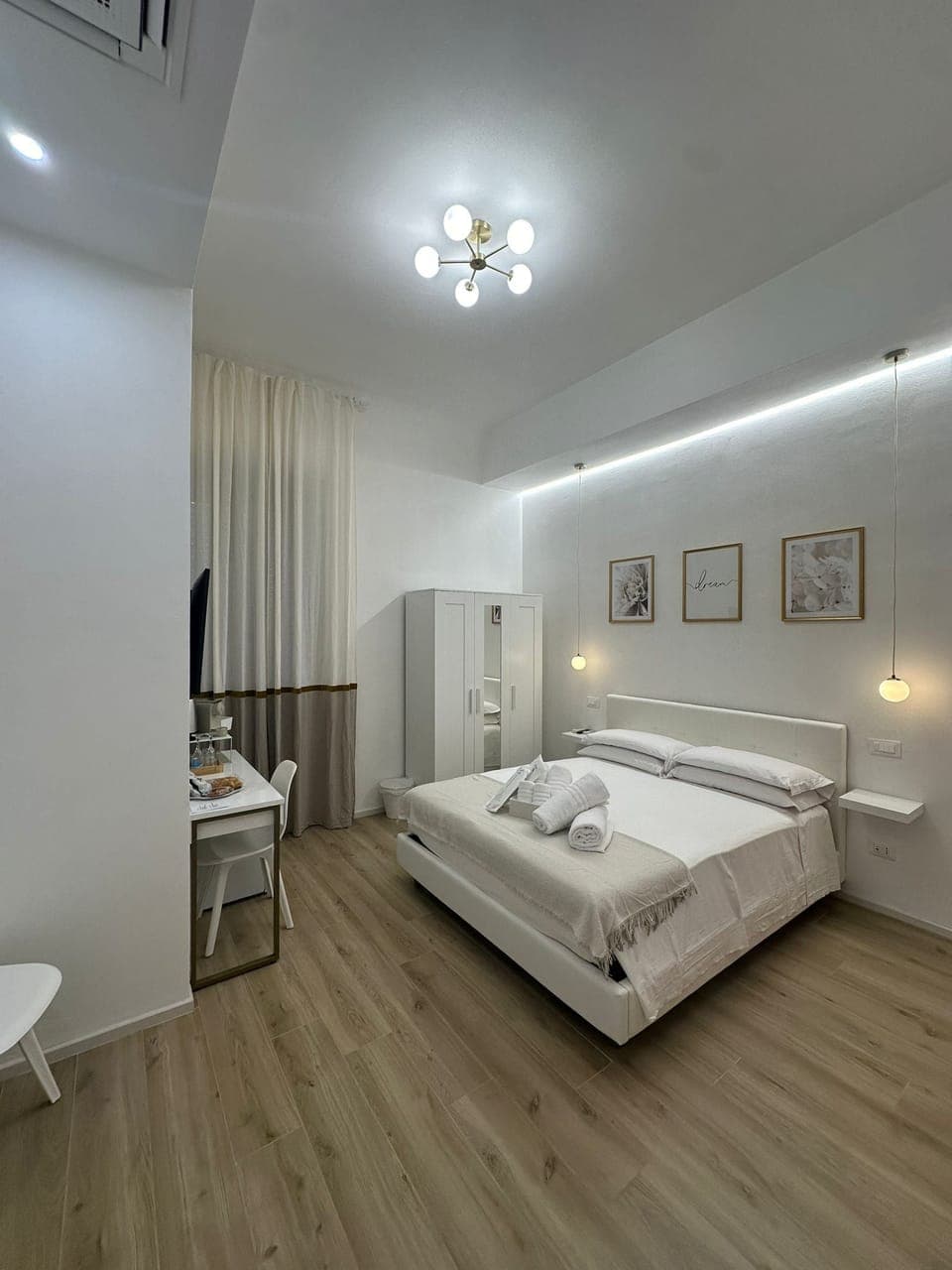 Superior Double or Twin Room, 1 Queen Bed, Non Smoking, Private Bathroom | In-room safe, desk, laptop workspace, soundproofing