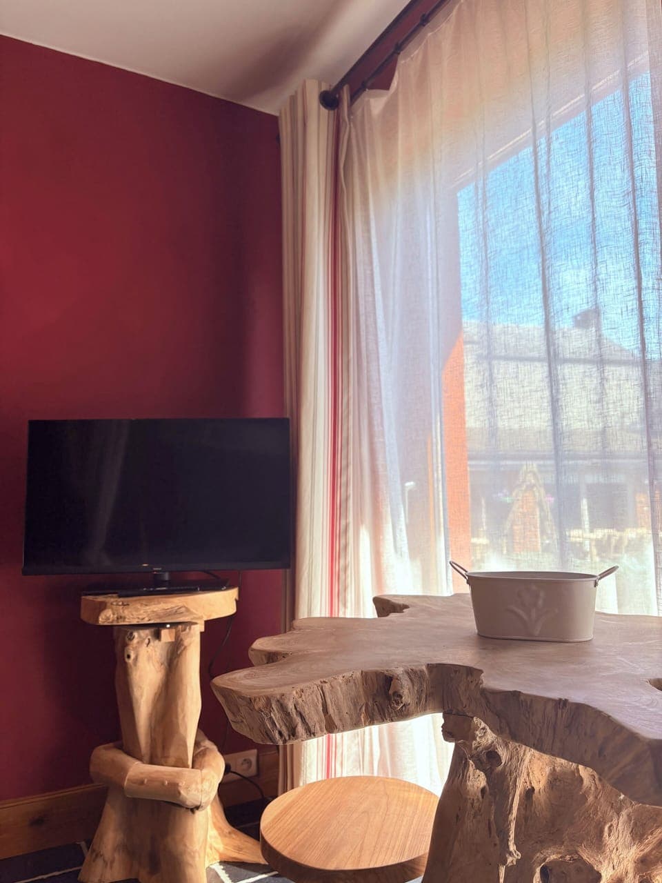 Deluxe Double Room with Shower | Blackout drapes, free WiFi, bed sheets