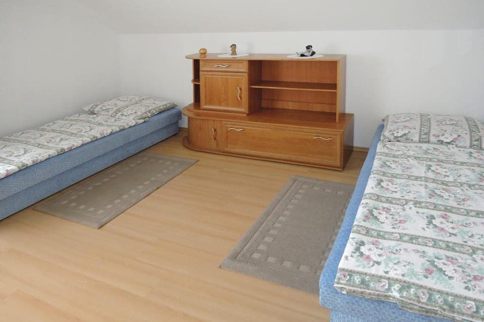 Apartment | 3 bedrooms, individually furnished, bed sheets