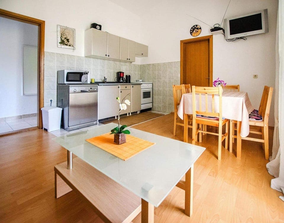 Apartment | Dining