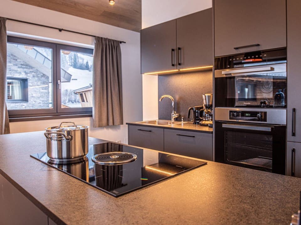 House | Private kitchen | Toaster, highchair