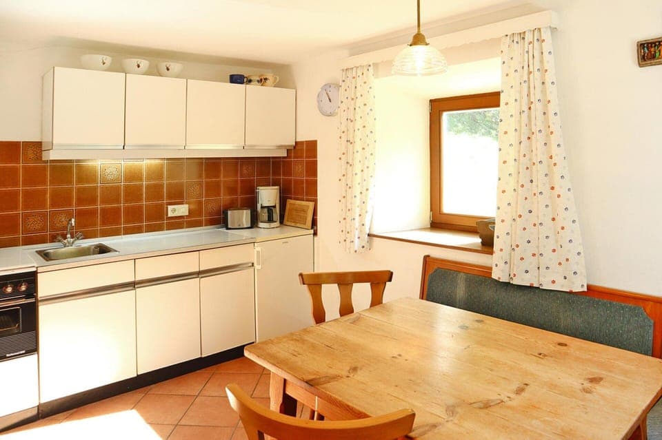 House | Private kitchen | Stovetop, toaster, highchair