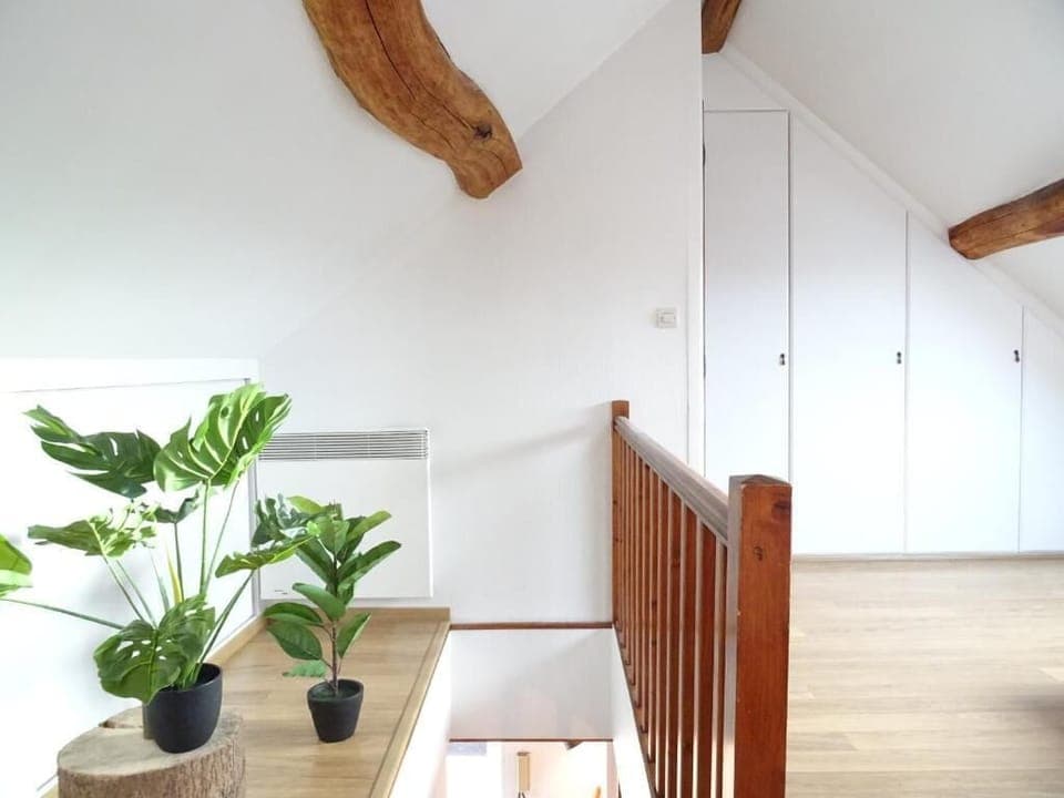 Duplex | Living area | 100-cm flat-screen TV with satellite channels, TV