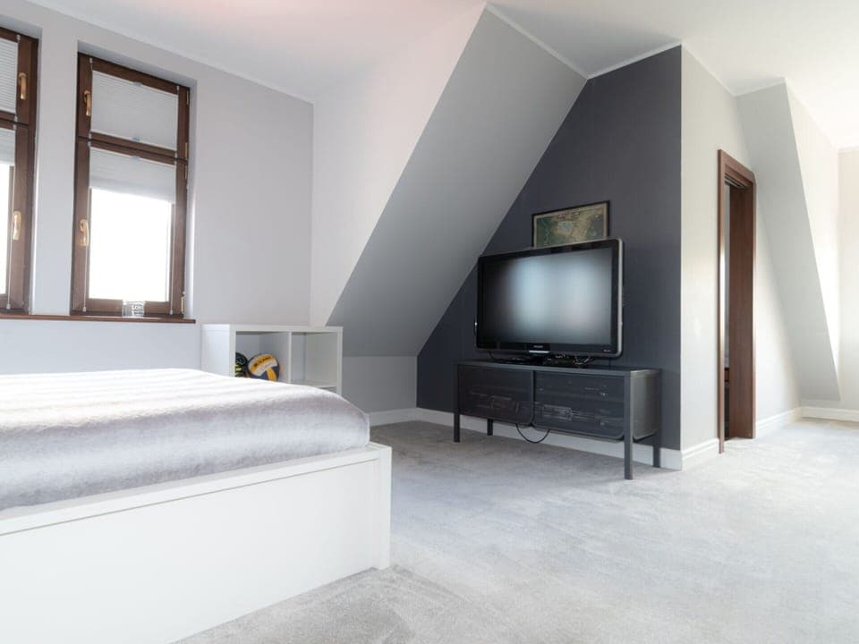 House | 5 bedrooms, individually furnished, bed sheets