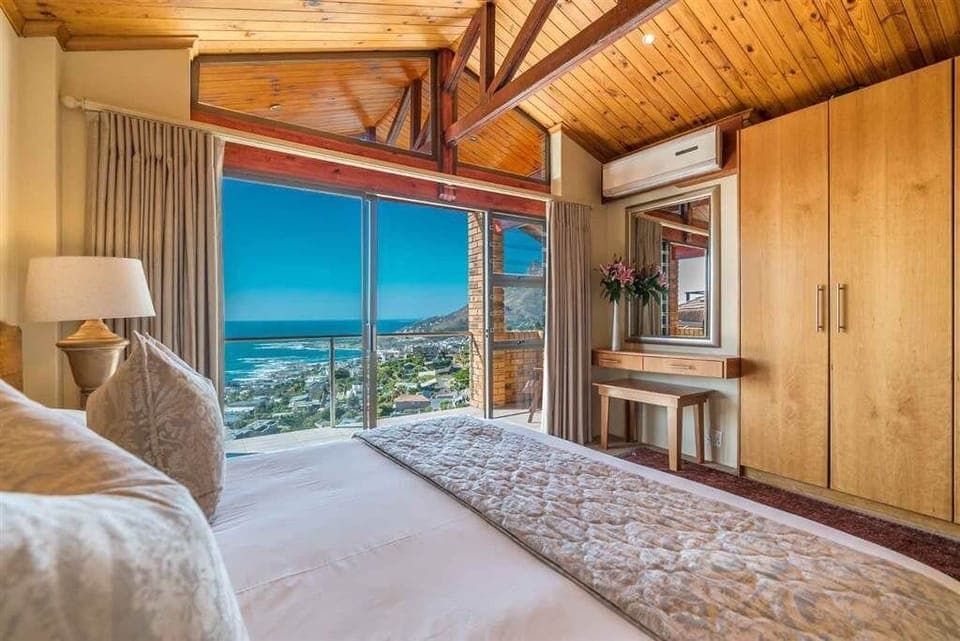 Executive Duplex | 1 bedroom, in-room safe, laptop workspace, soundproofing