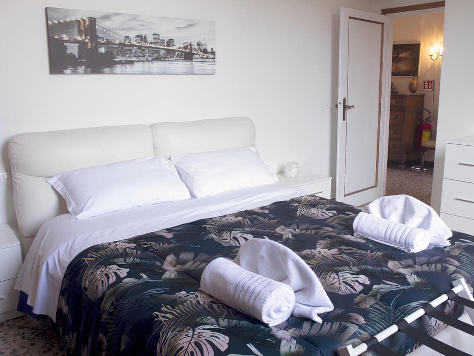 2 bedrooms, iron/ironing board, free WiFi