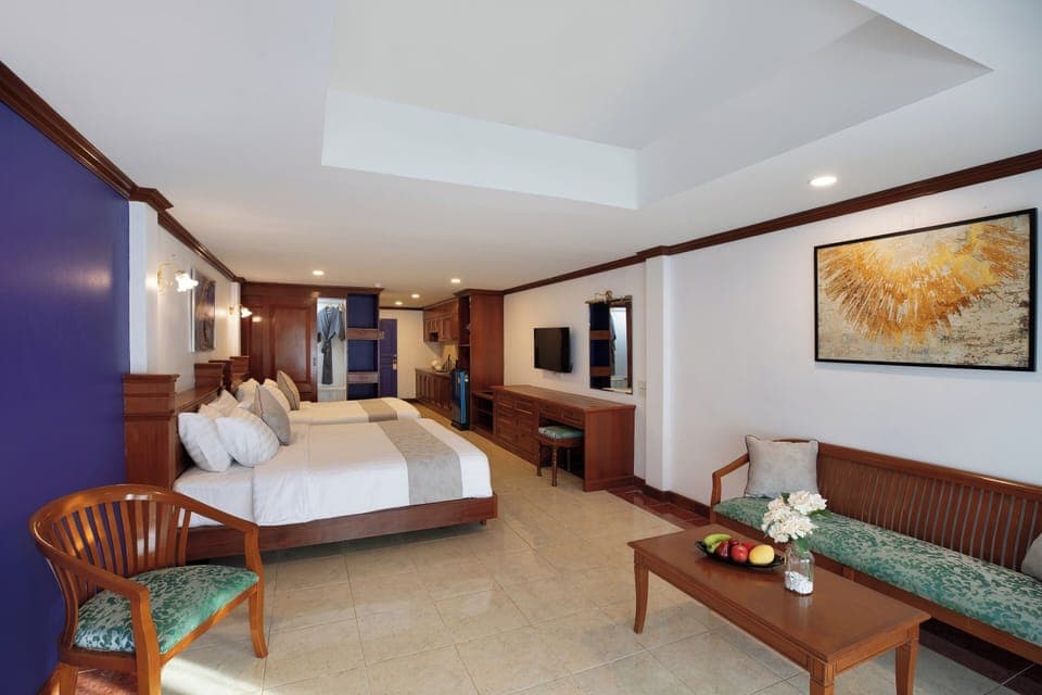 Family Room | In-room safe, free WiFi