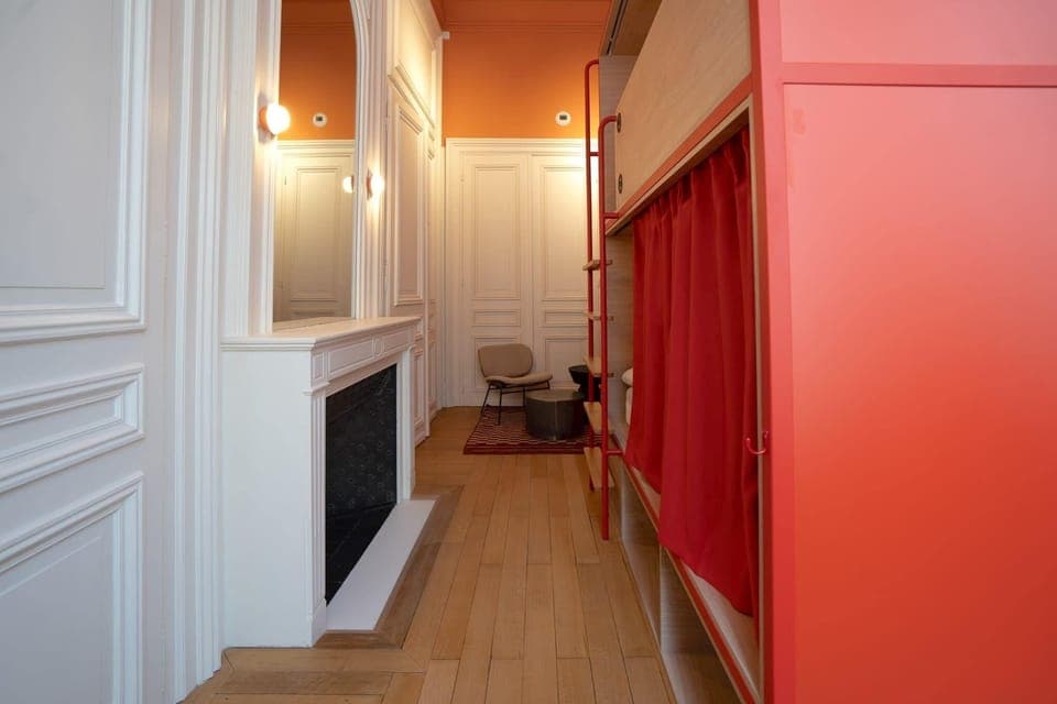 In-room safe, blackout drapes, free WiFi