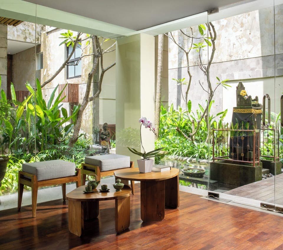 2 treatment rooms, massages