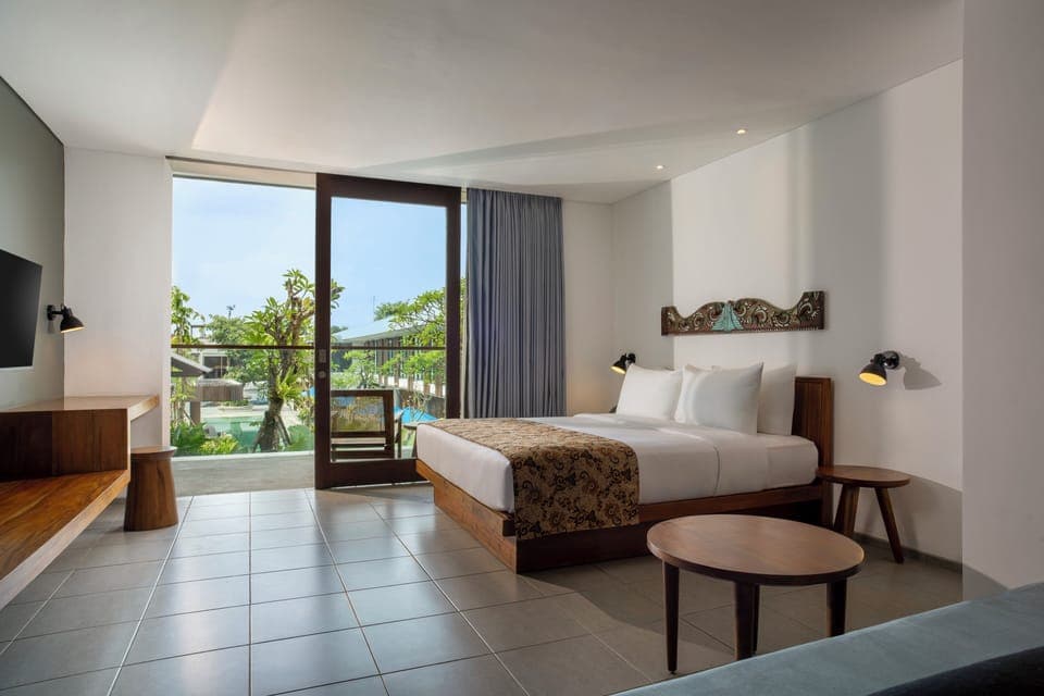 Studio Room King Pool View | In-room safe, desk, blackout drapes, free WiFi