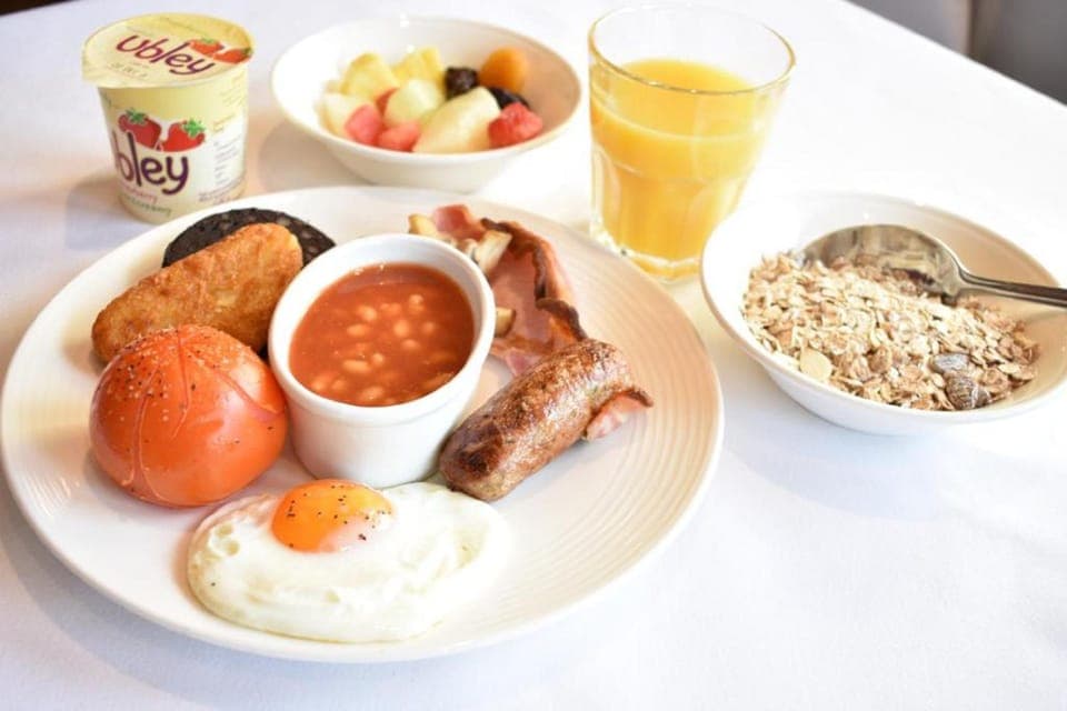 Daily buffet breakfast (GBP 15.95 per person)