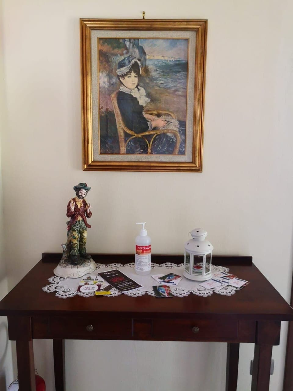 Villa | Living area | 32-inch TV with cable channels, stereo