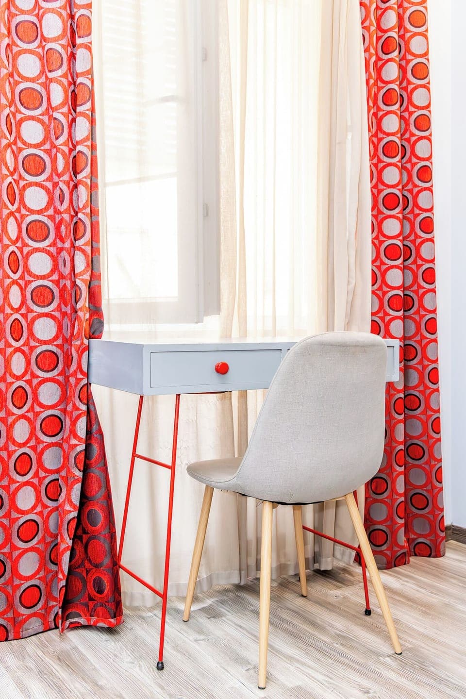 Deluxe Double or Twin Room | In-room safe, desk, blackout drapes, soundproofing