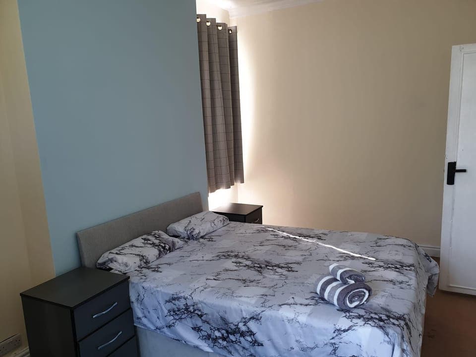 House | 5 bedrooms, free WiFi, bed sheets