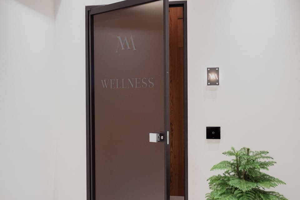 Sauna, hot tub, steam room